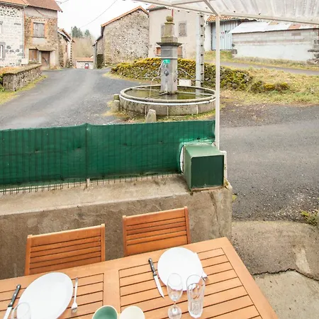 Holiday home La Fontaine Des Volcans