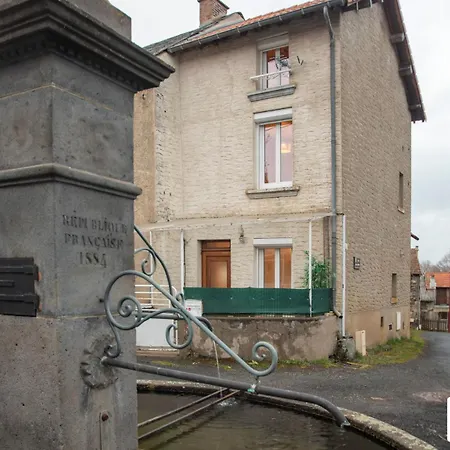 La Fontaine Des Volcans 펜션 생-투르